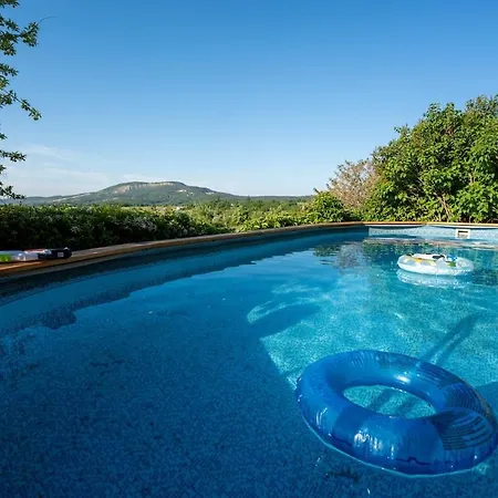 House With Large Garden And Pool