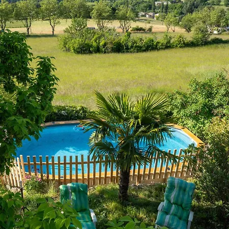House With Large Garden And Pool *